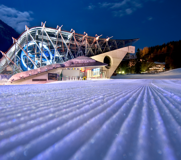 The illuminated valley station of the Galzigbahn in winter  | ©   