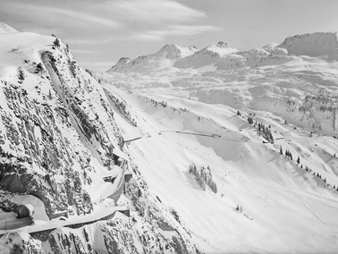 In this picture you can see the Arlberg pass road full of snow from earlier times (black and white)