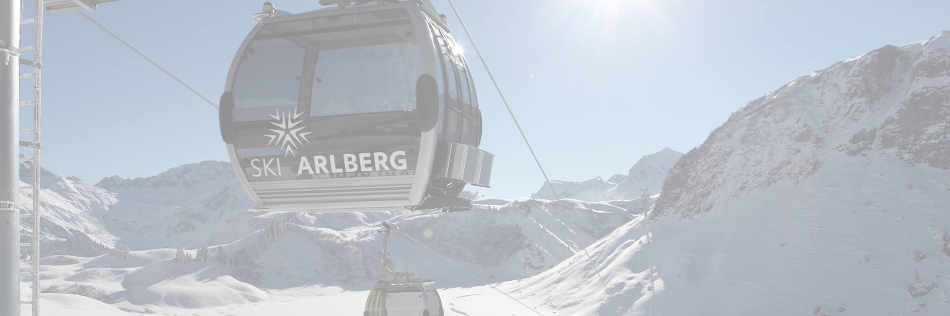 Gondola of the Auenfeldjet in the ski area Ski Arlberg
