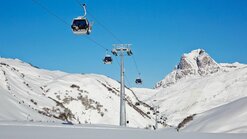 Auenfeldjet with view in direction Schröcken