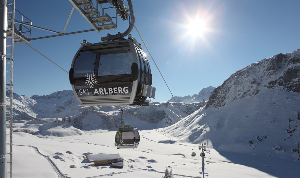 Auenfeldjet with view of the Auenfeld in the direction of Lech