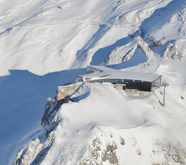 Top station of the Flexenbahn in winter