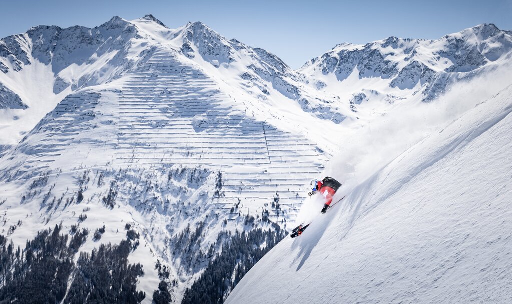 steep descent in Ski Arlberg ski resort