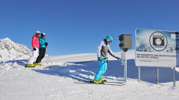 Skiers at the Photopoint in Lech am Arlberg