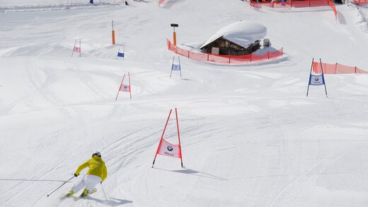 Skier at the race area at the Hinterwieslift in Lech.