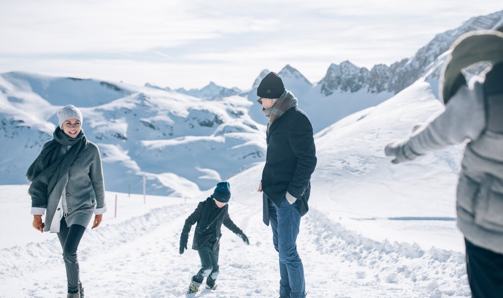 Winter hiking with the whole family in Lech Zürs am Arlberg