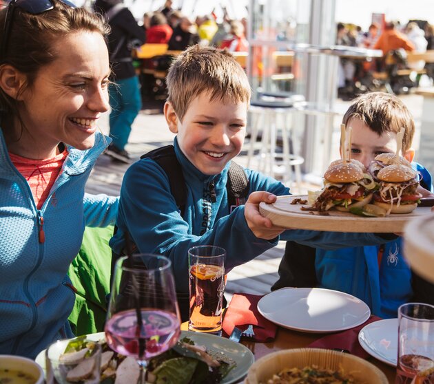 Family at lunch in the Ski Lounge in Warth-Schröcken