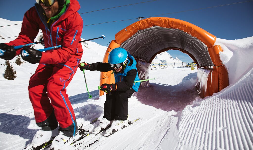 Joy of skiing for the little ones at the ski school in Warth-Schröcken