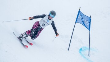 Skiers on the Salober ski race course in Warth-Schröcken