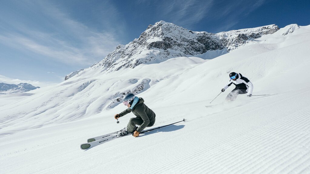 Skiers on the slopes at Arlberg