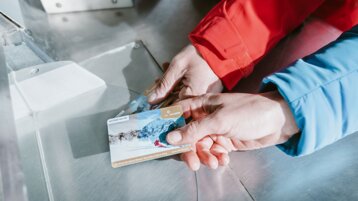 Sale of ski tickets in the ski resort Ski Arlberg