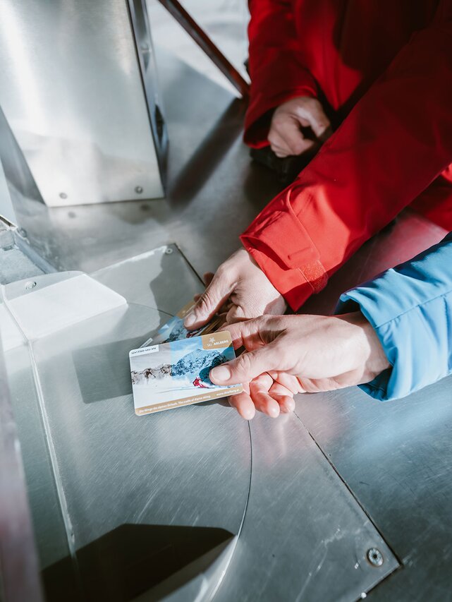 Sale of ski tickets in the ski resort Ski Arlberg